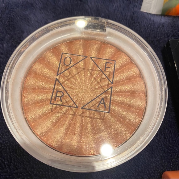 New makeup bundle - Picture 2 of 10